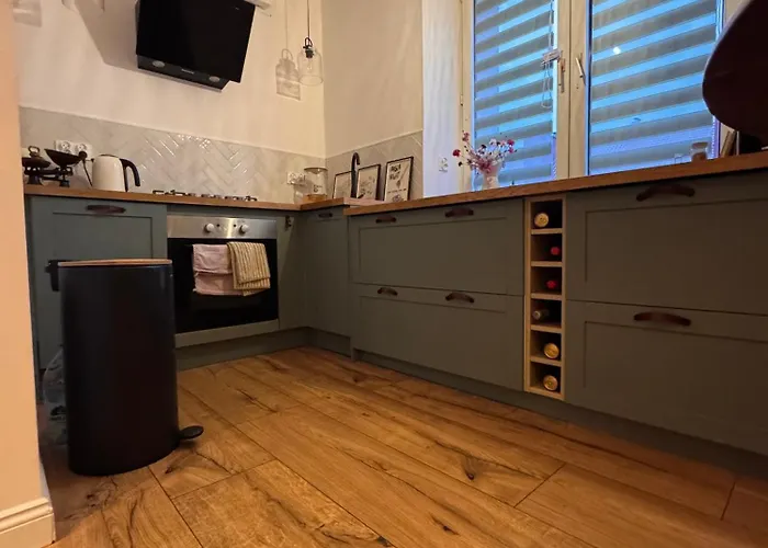 The Nest, Apartment Auschwitz